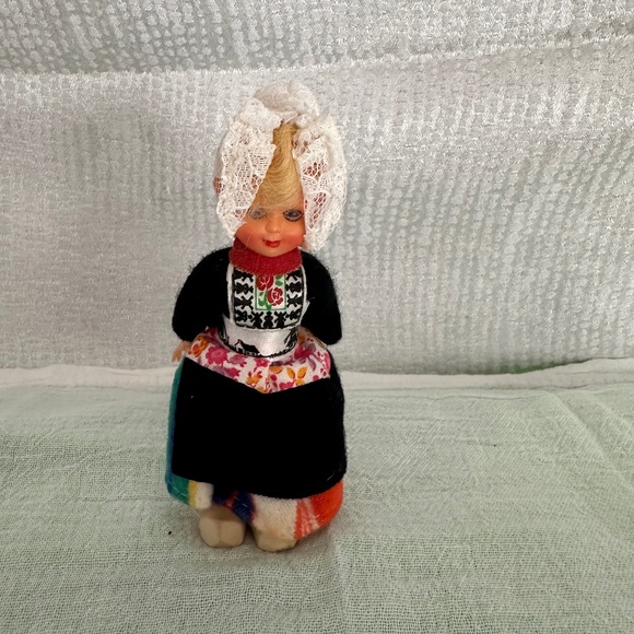 New Holland, The Netherlands, Dutch souvenir Doll - Picture 1 of 5